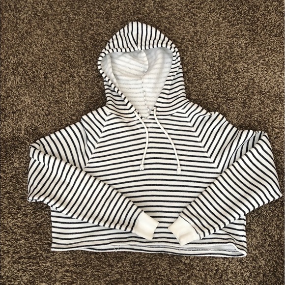 H&M Black & White Striped Cropped Hoodie - Picture 5 of 7